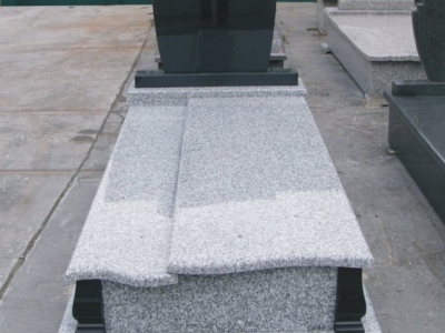 Kamenné náhrobky